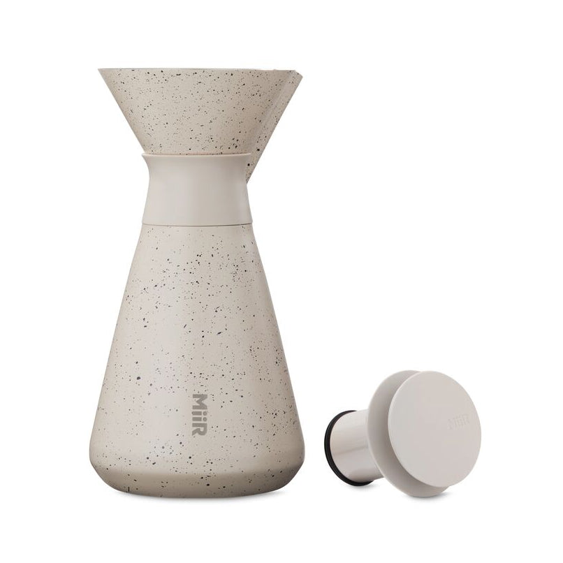 new-standard-carafe-n6 WebPDP-33oz_New_Standard_Carafe_Desert_Tan_Speckle_Studio__CAR1SVOS224_Front_Lid_Staged.jpg